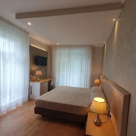 מלון Eurovil Garni 3*