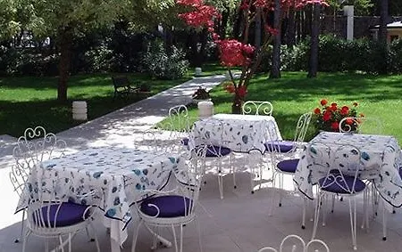 מלון Eurovil Garni 3*